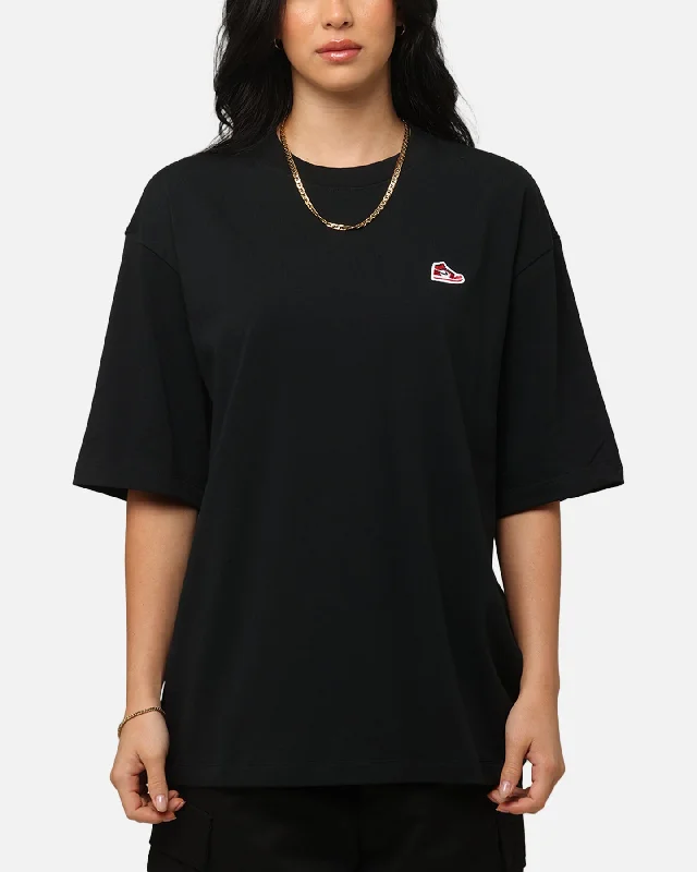 Jordan Brand Sneaker Patch Crewneck T-Shirt Black/Varsity Red Zippered Front Buttoned Front Snap Front Jordan Brand Sneaker Patch Crewneck T-Shirt Black/Varsity Red Zippered Front Buttoned Front Snap Front