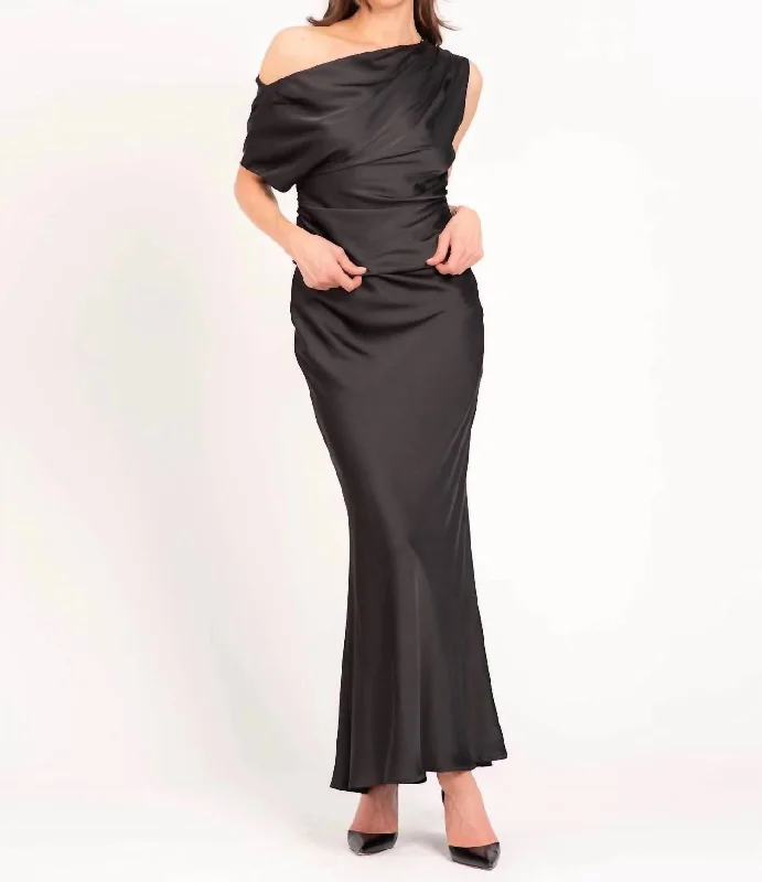 Alicia Maxi Skirt In Black wool skirt sturdy