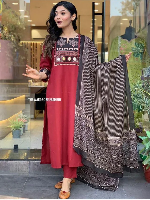 Red Trendy Designer Pant Suit With Digital Printed Work Trendy Printed Pants