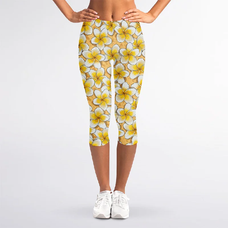 Frangipani Flower Pattern Print Women's Capri Leggings Cozy Textured Workout Leggings Frangipani Flower Pattern Print Women's Capri Leggings Cozy Textured Workout Leggings