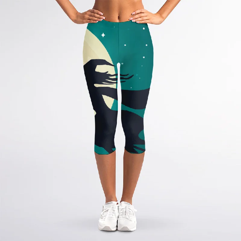 Full Moon Halloween Flying Witch Print Women's Capri Leggings Comfortable Bootcut Workout Leggings Full Moon Halloween Flying Witch Print Women's Capri Leggings Comfortable Bootcut Workout Leggings