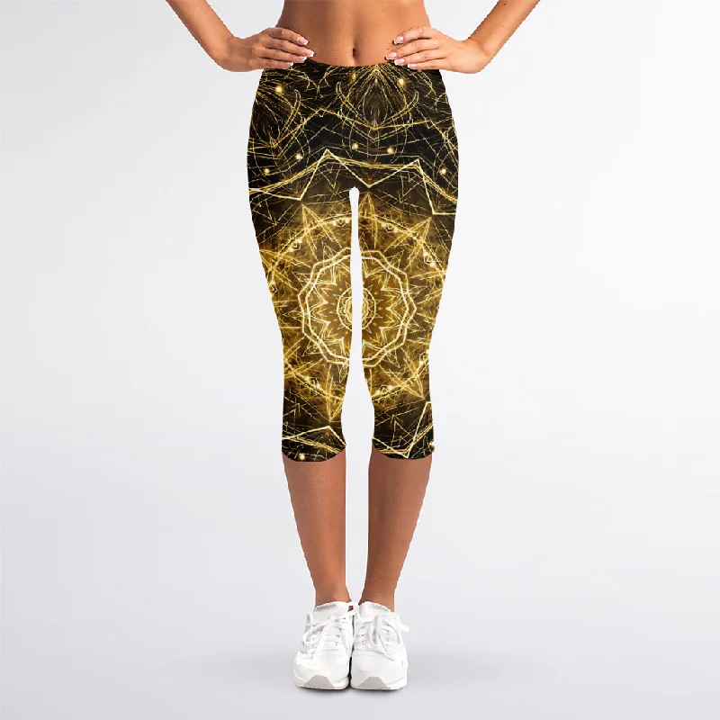 Gold Kaleidoscope Print Women's Capri Leggings Trendy Seamless Fit Leggings